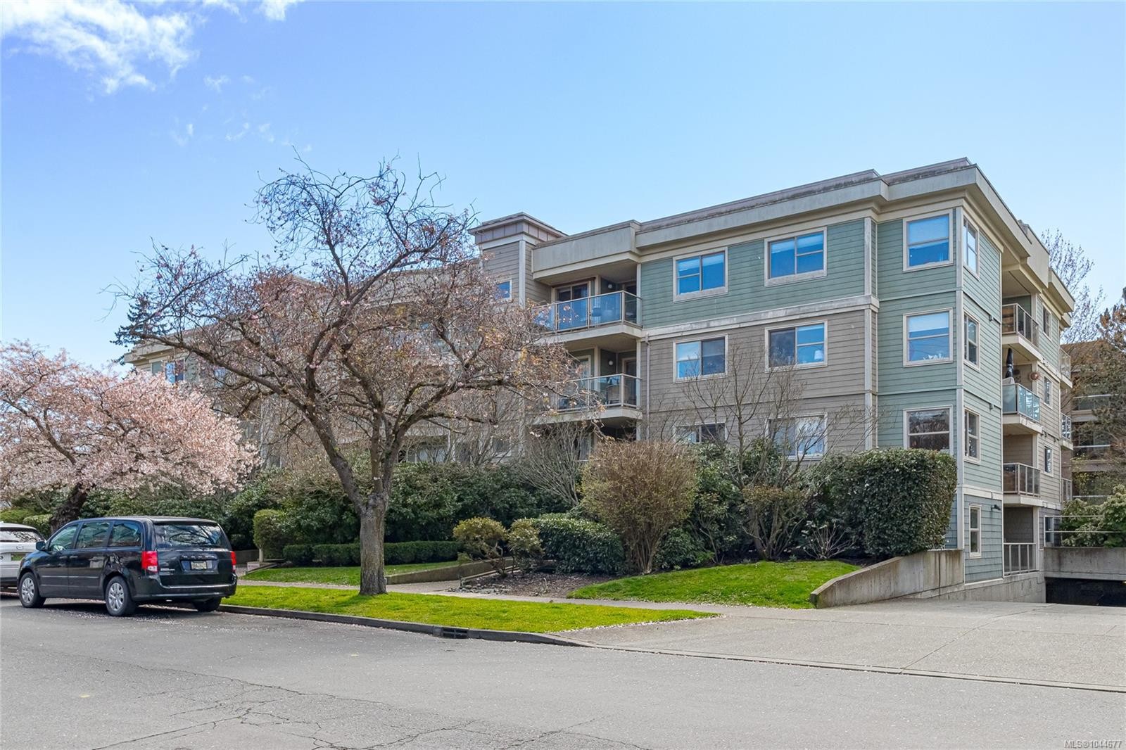#309-1025 Meares St, Victoria, BC - Outdoor With Balcony With Facade