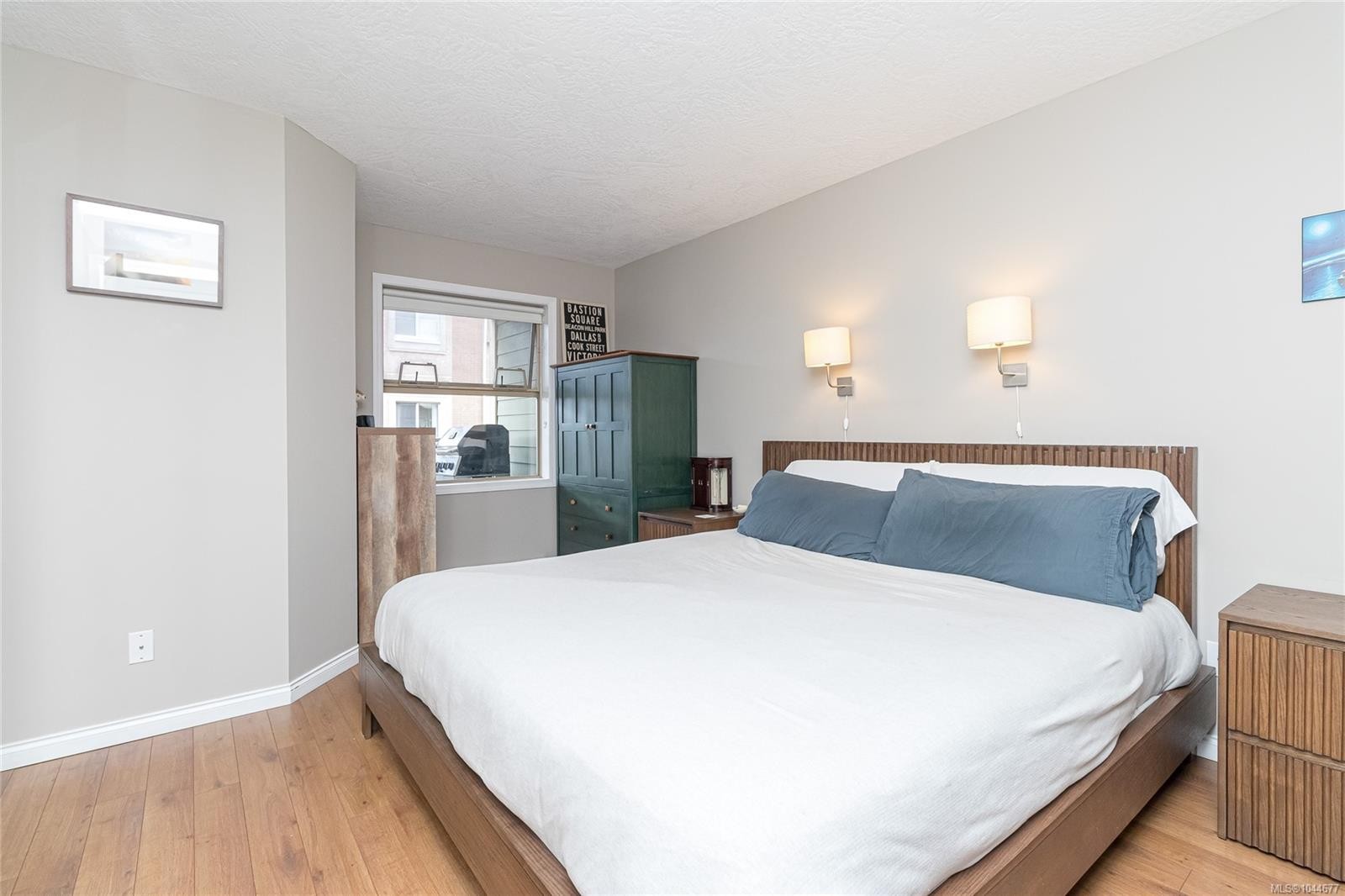 #309-1025 Meares St, Victoria, BC - Indoor Photo Showing Bedroom