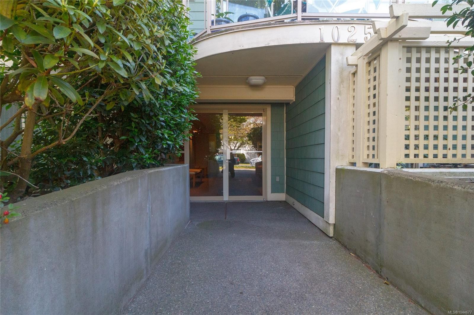 #309-1025 Meares St, Victoria, BC - Outdoor With Balcony