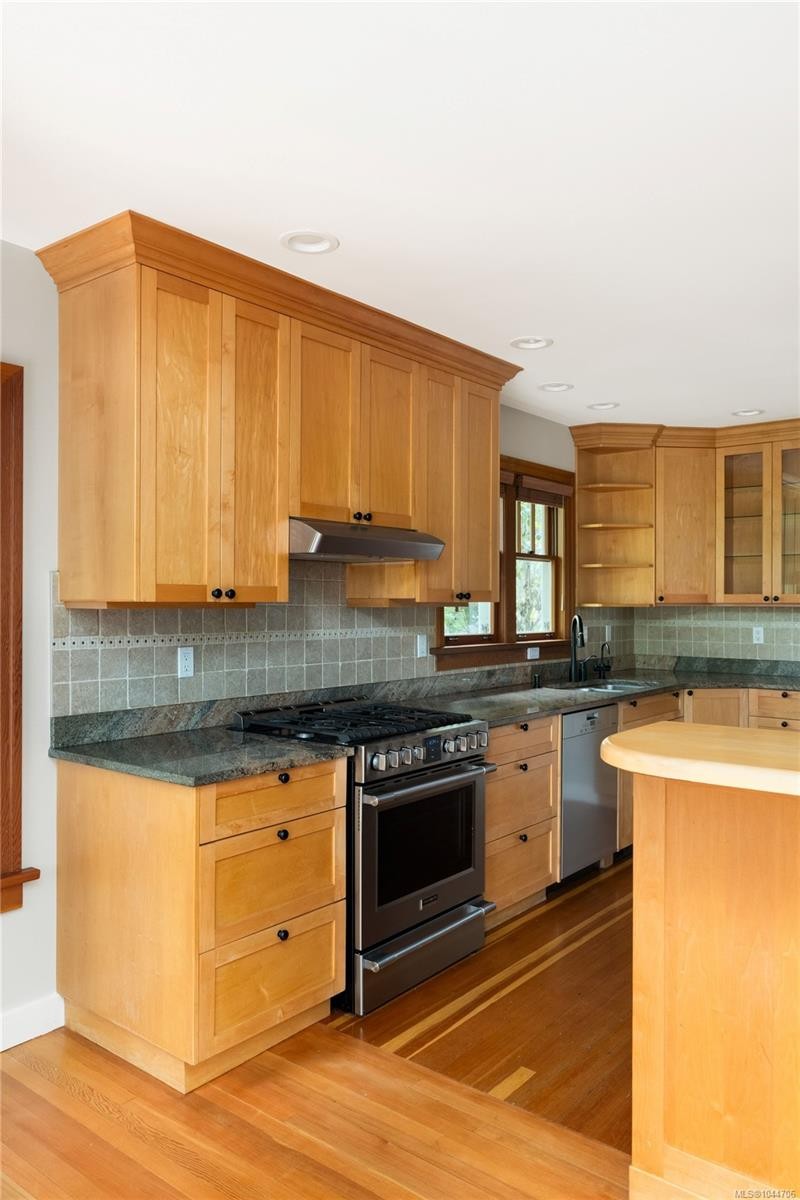 2168 Bartlett Ave, Oak Bay, BC
