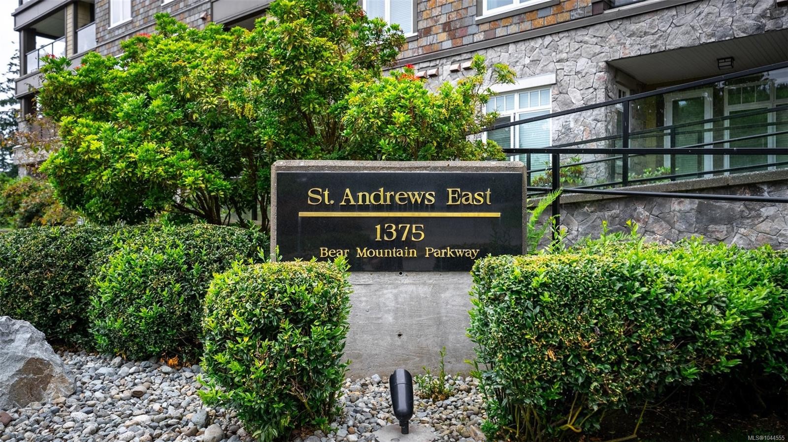 #203-1375 Bear Mountain Pkwy, Langford, BC - Outdoor