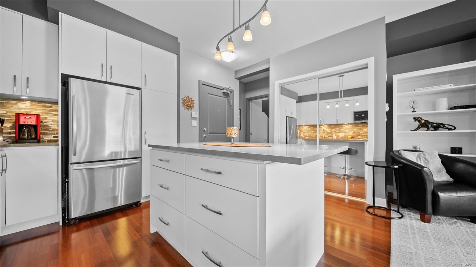 #203-1375 Bear Mountain Pkwy, Langford, BC - Indoor Photo Showing Kitchen