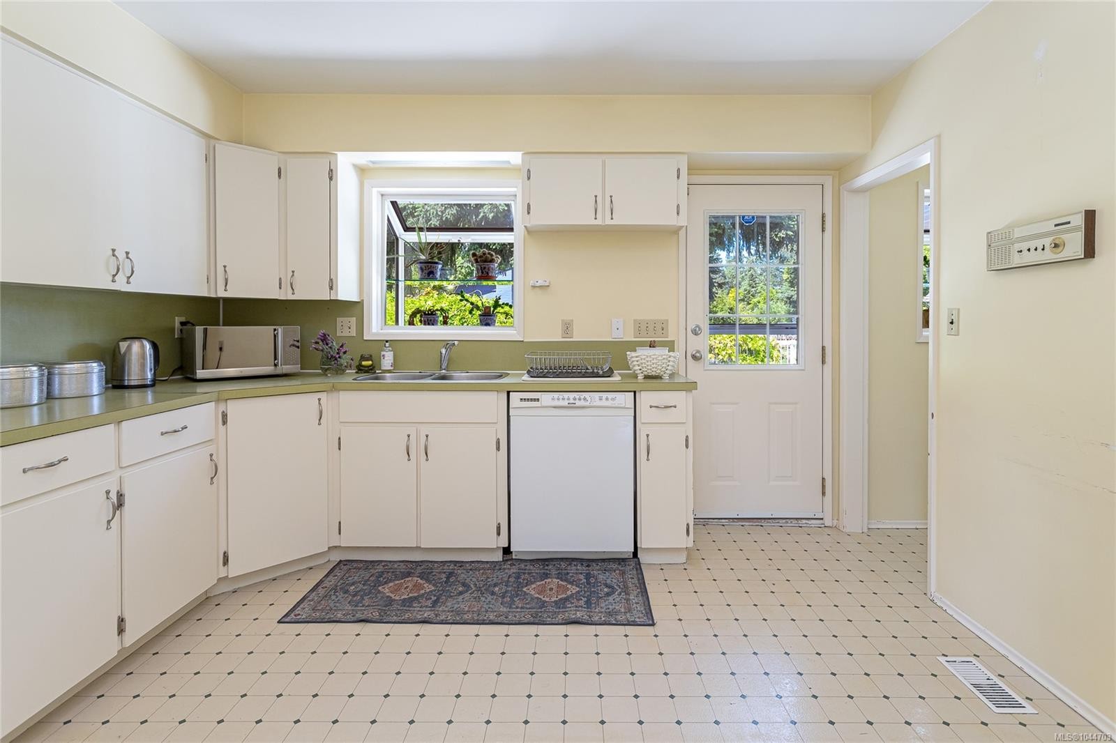 6224 Robin Way, Central Saanich, BC