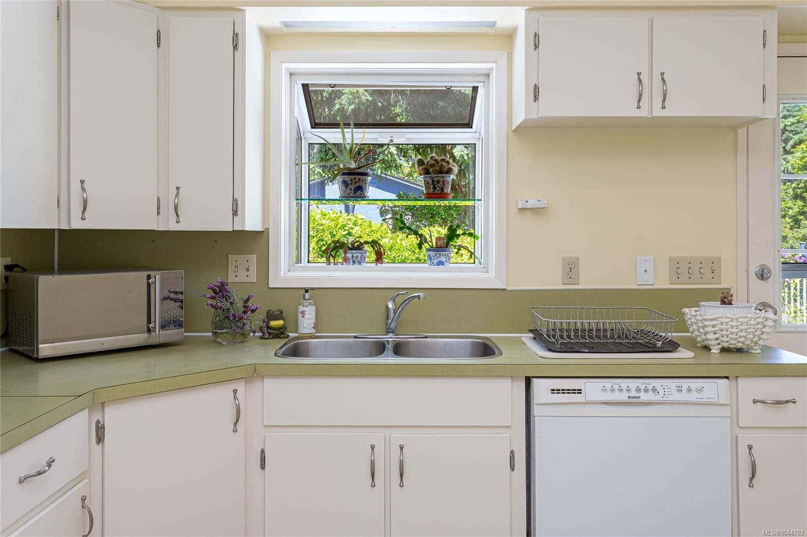 6224 Robin Way, Central Saanich, BC