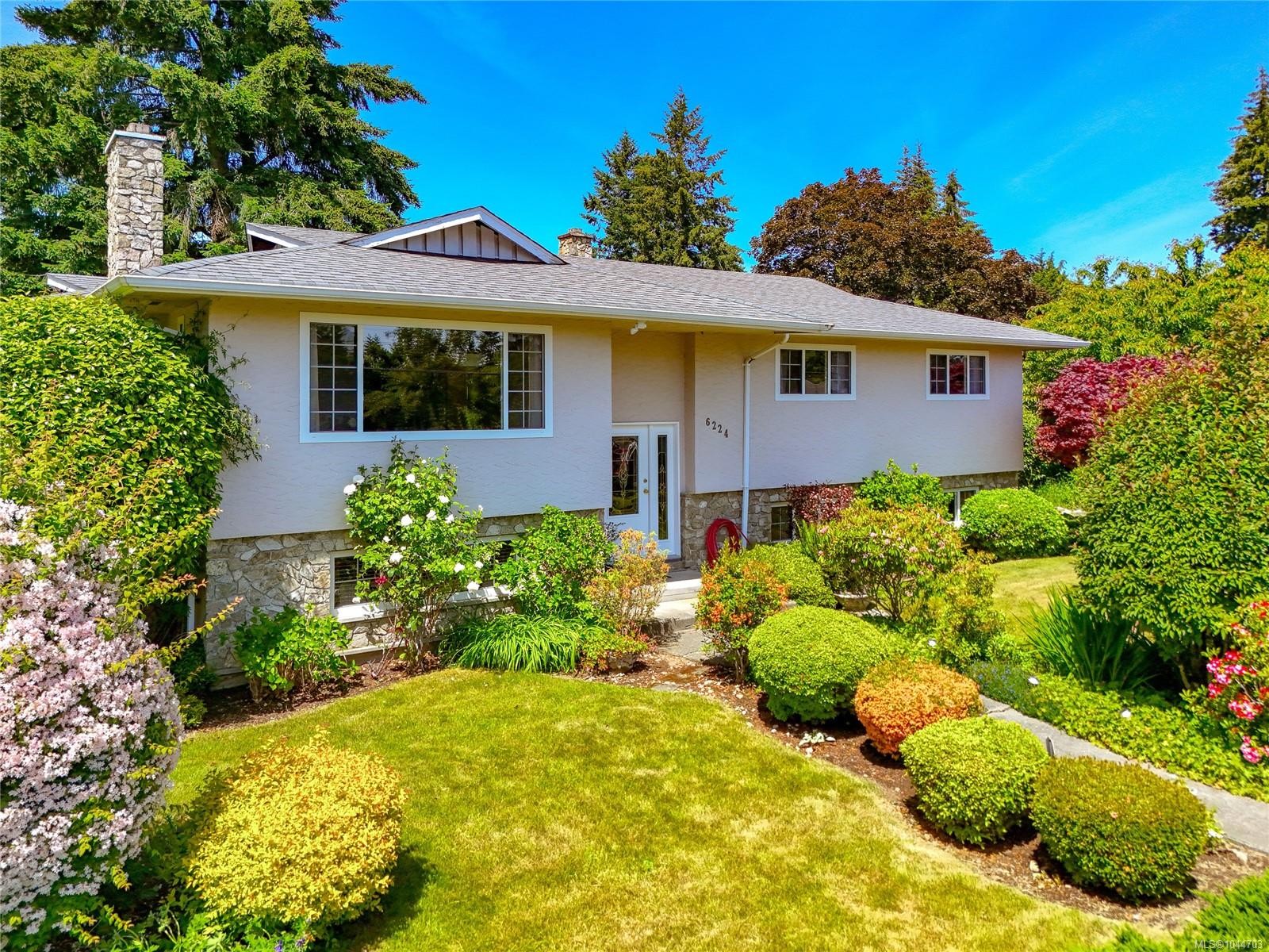 6224 Robin Way, Central Saanich, BC