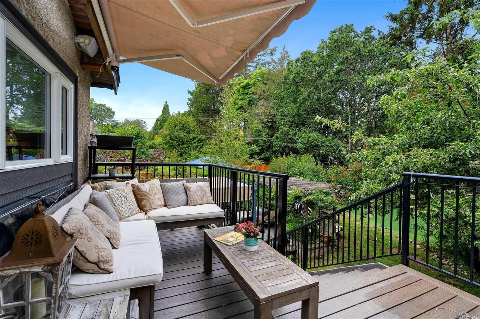 920 Jasmine Ave, Saanich, BC