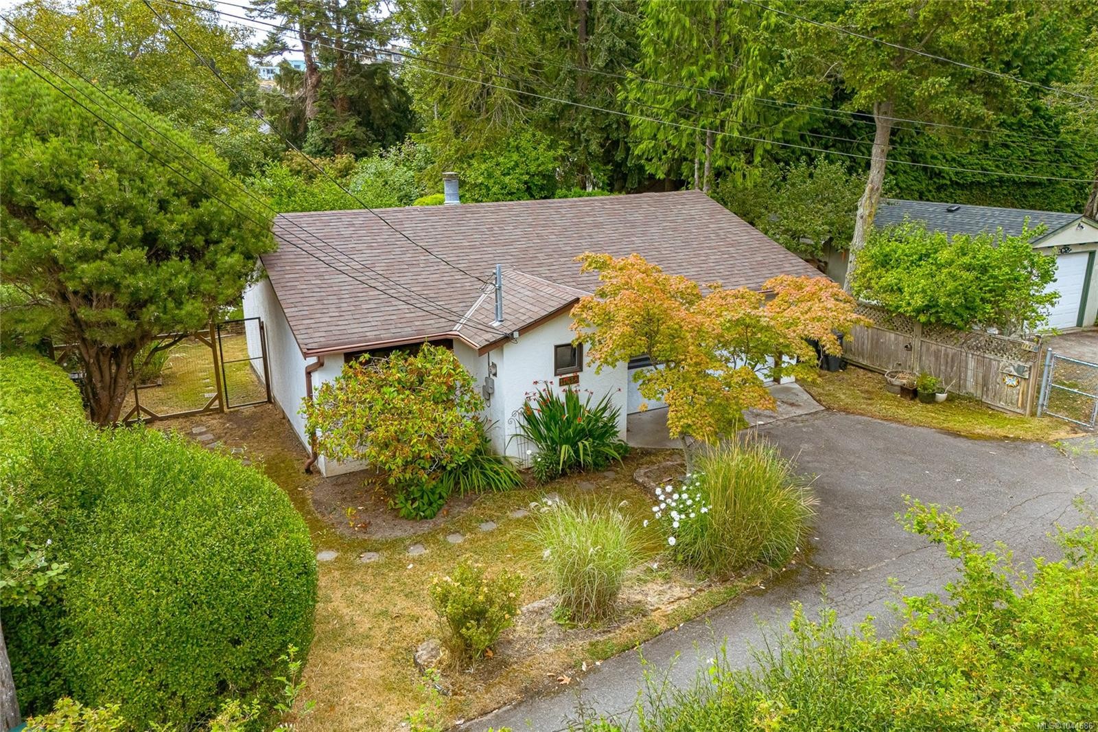 A-1143 Munro St, Esquimalt, BC