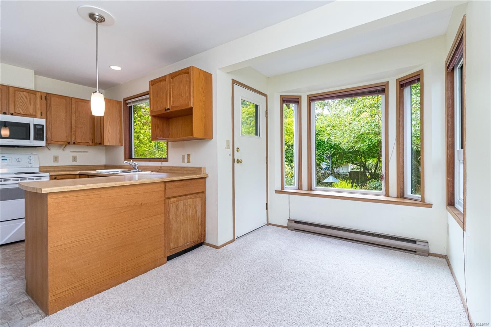 A-1143 Munro St, Esquimalt, BC