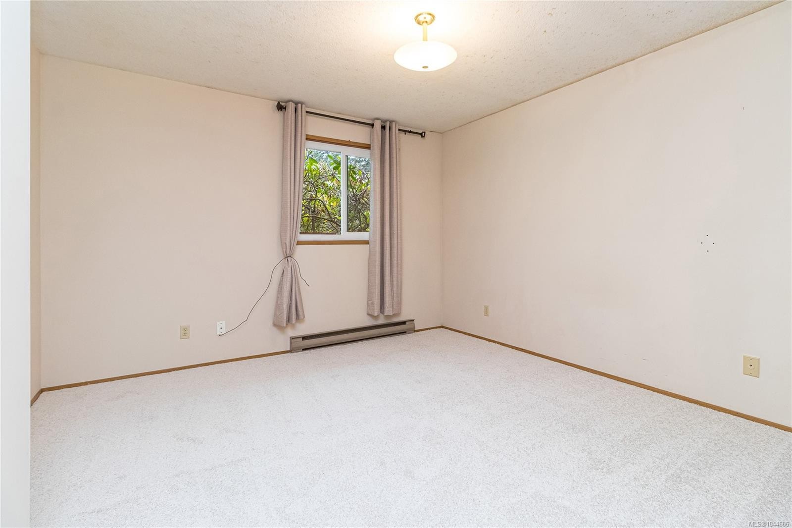 A-1143 Munro St, Esquimalt, BC