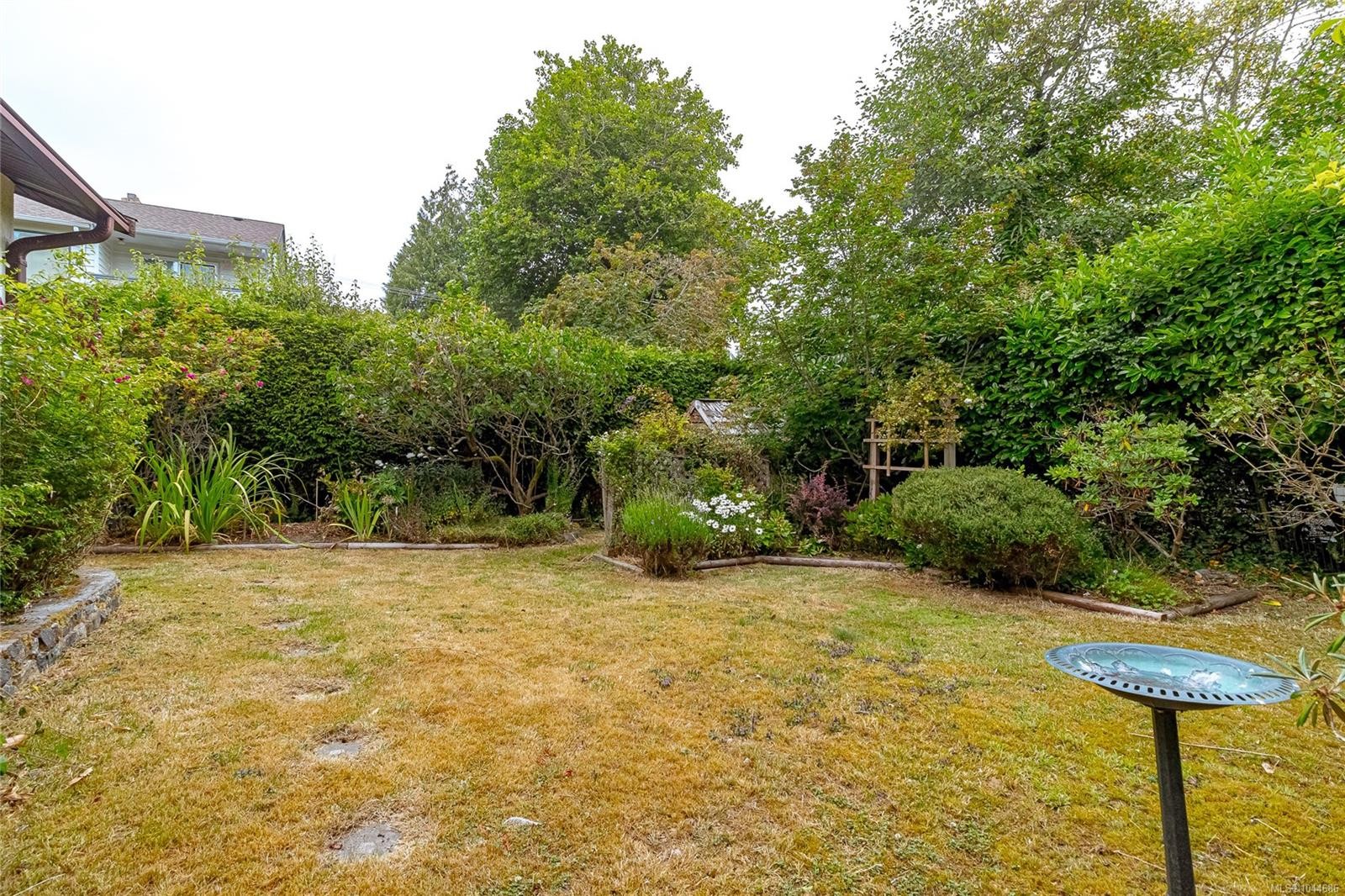 A-1143 Munro St, Esquimalt, BC