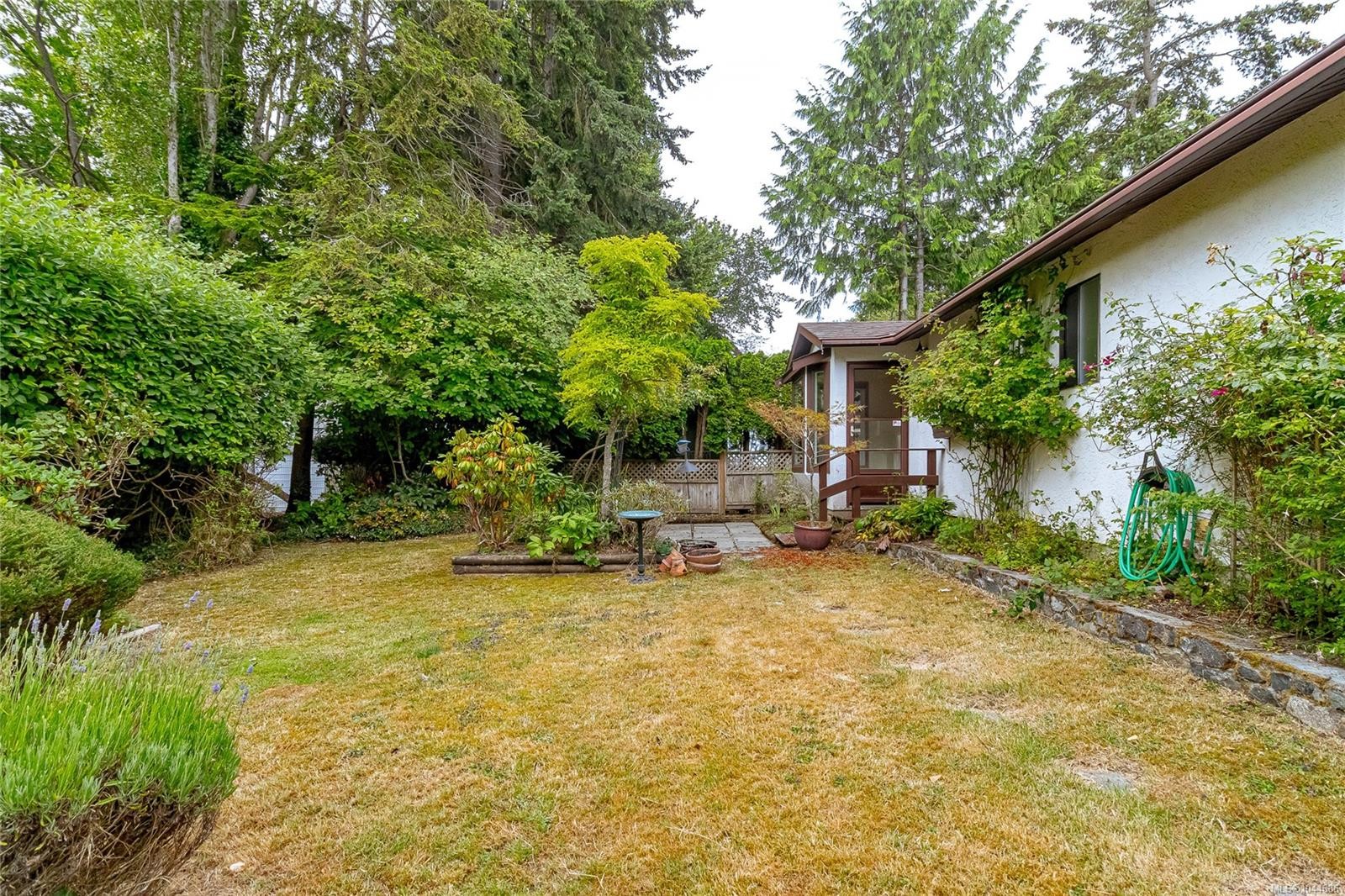 A-1143 Munro St, Esquimalt, BC
