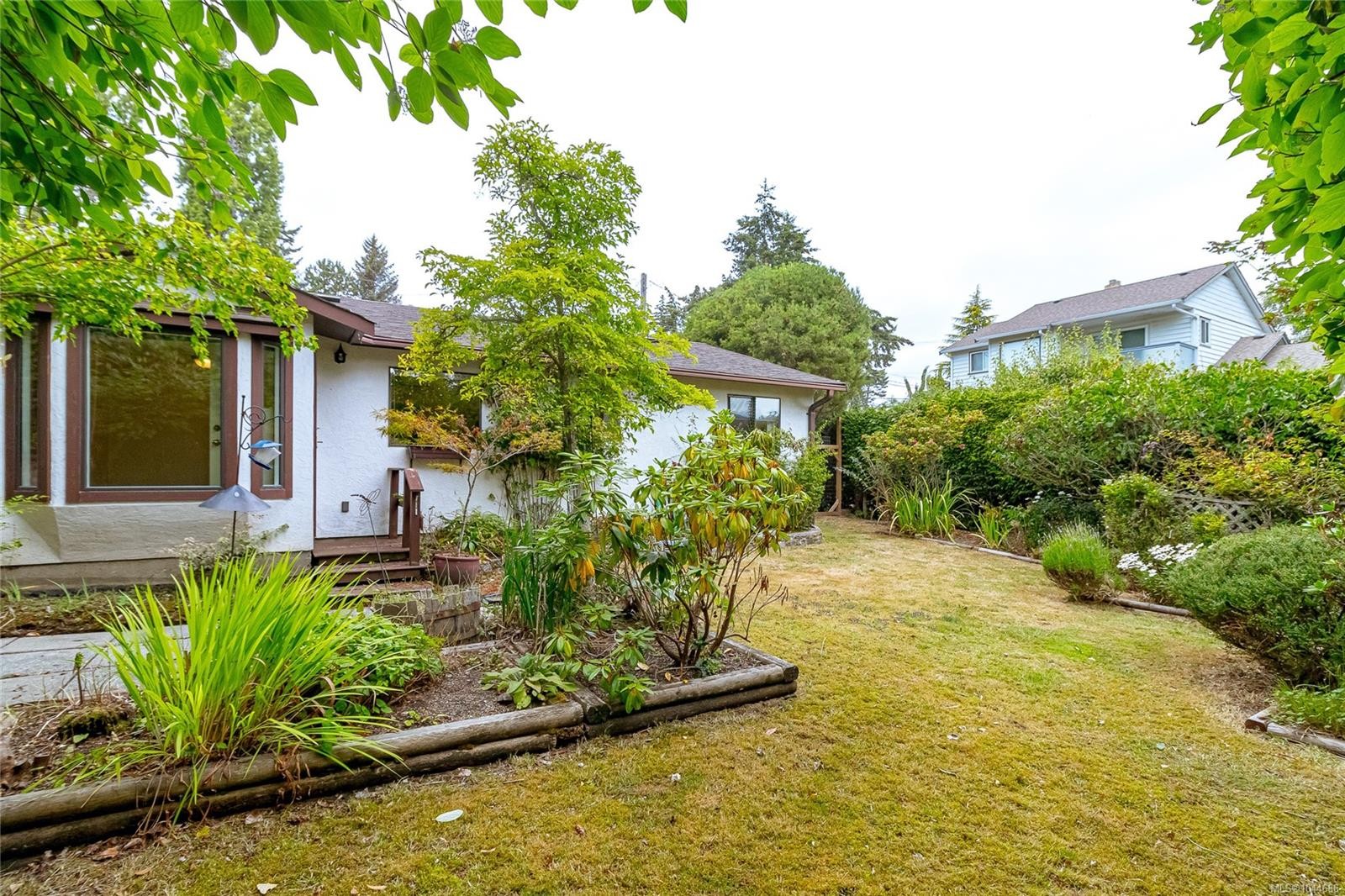 A-1143 Munro St, Esquimalt, BC