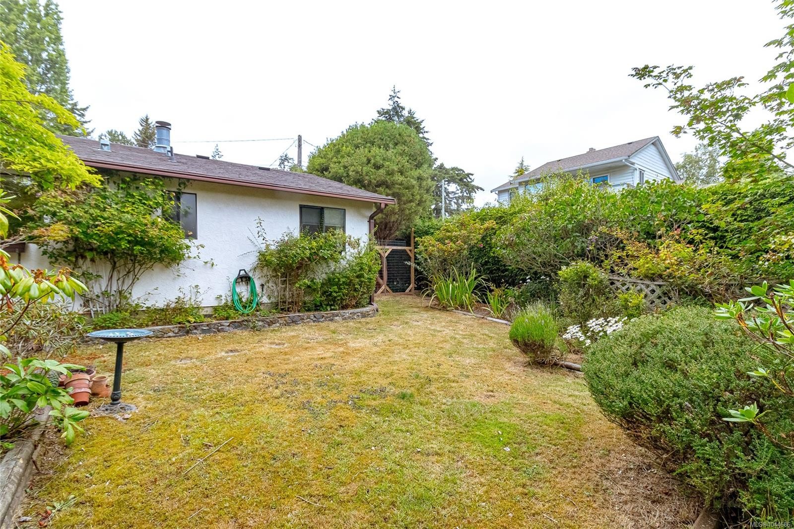 A-1143 Munro St, Esquimalt, BC