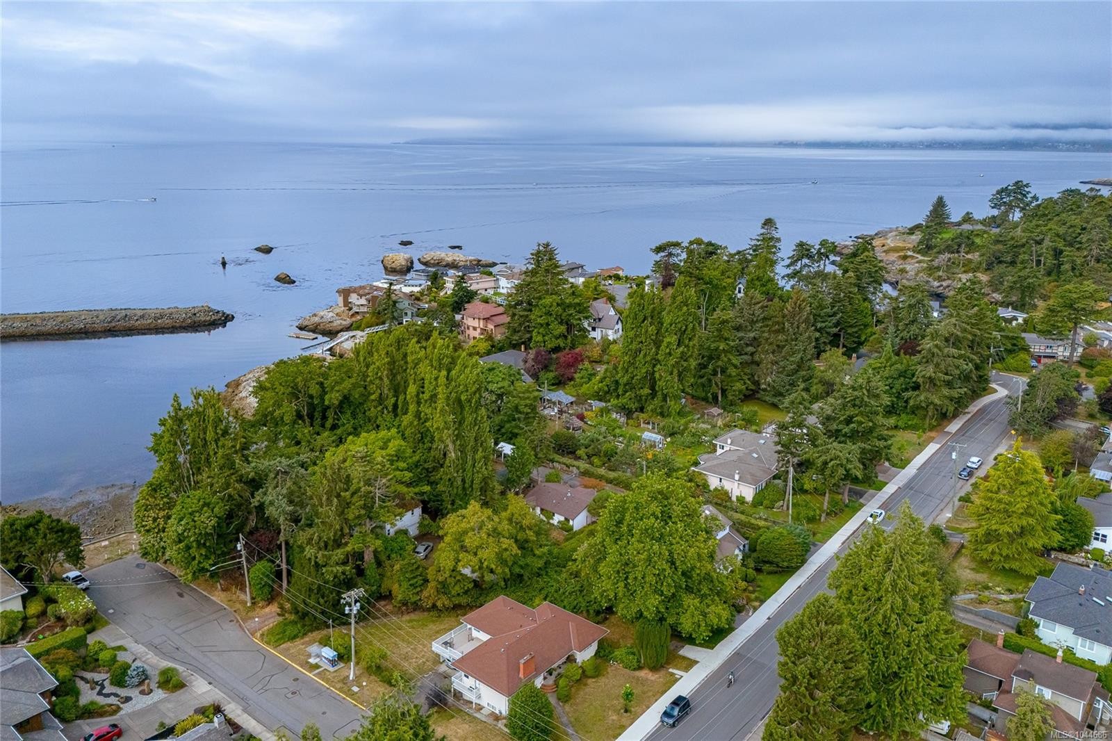 A-1143 Munro St, Esquimalt, BC