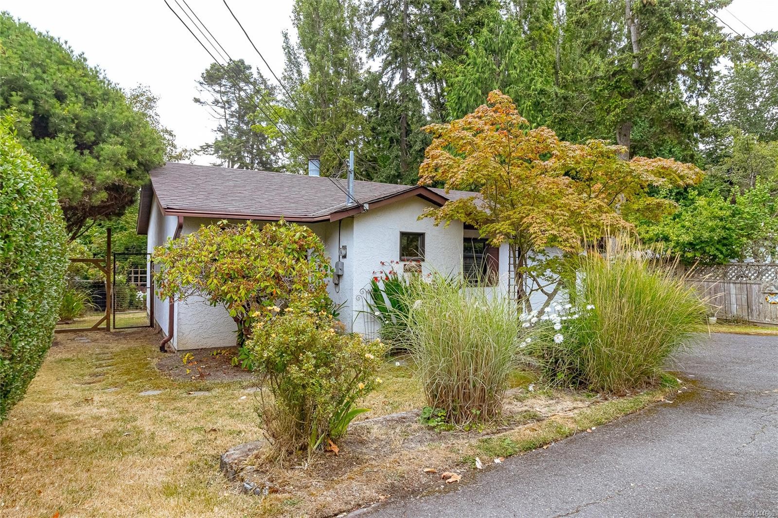 A-1143 Munro St, Esquimalt, BC