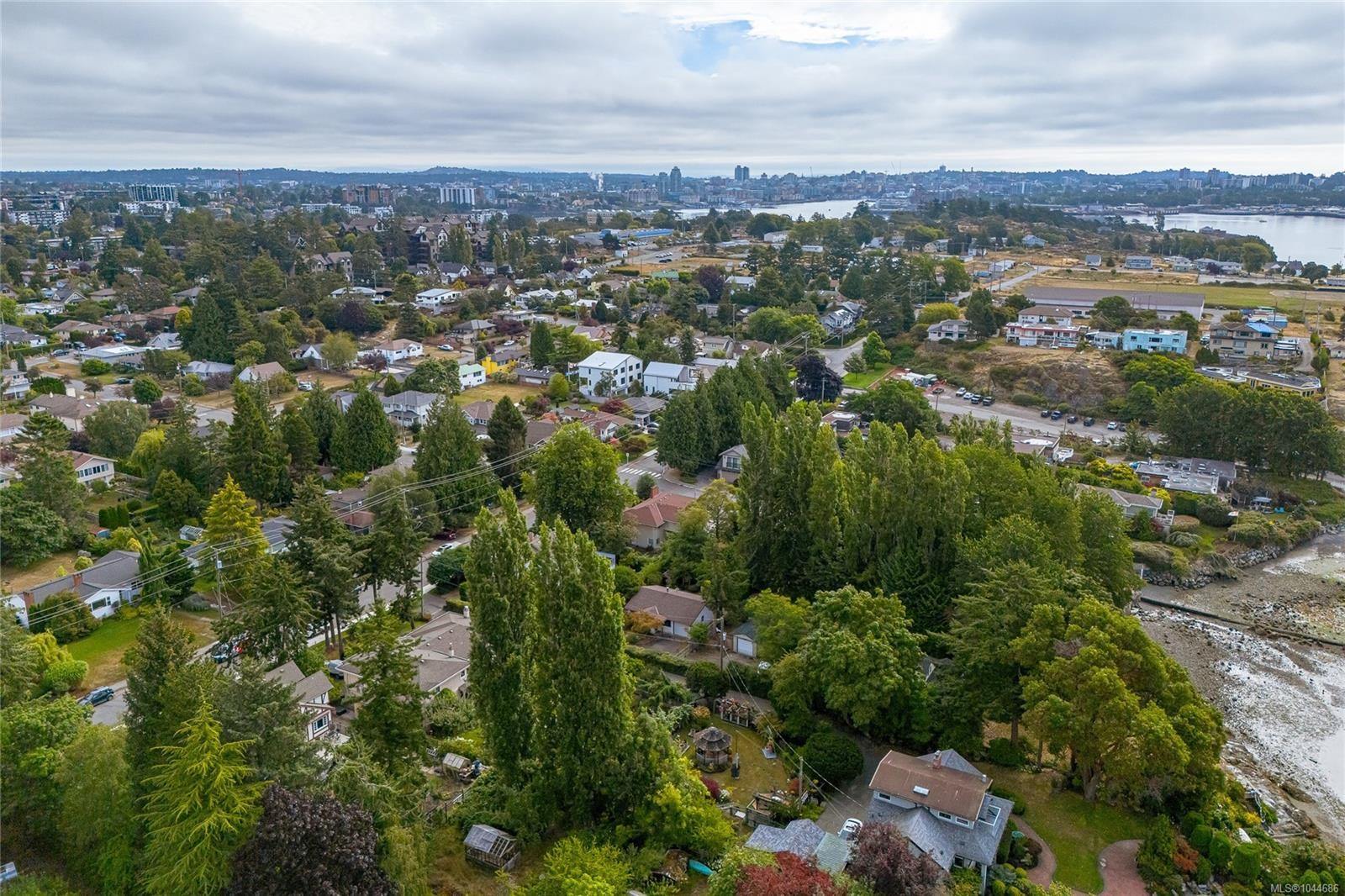 A-1143 Munro St, Esquimalt, BC