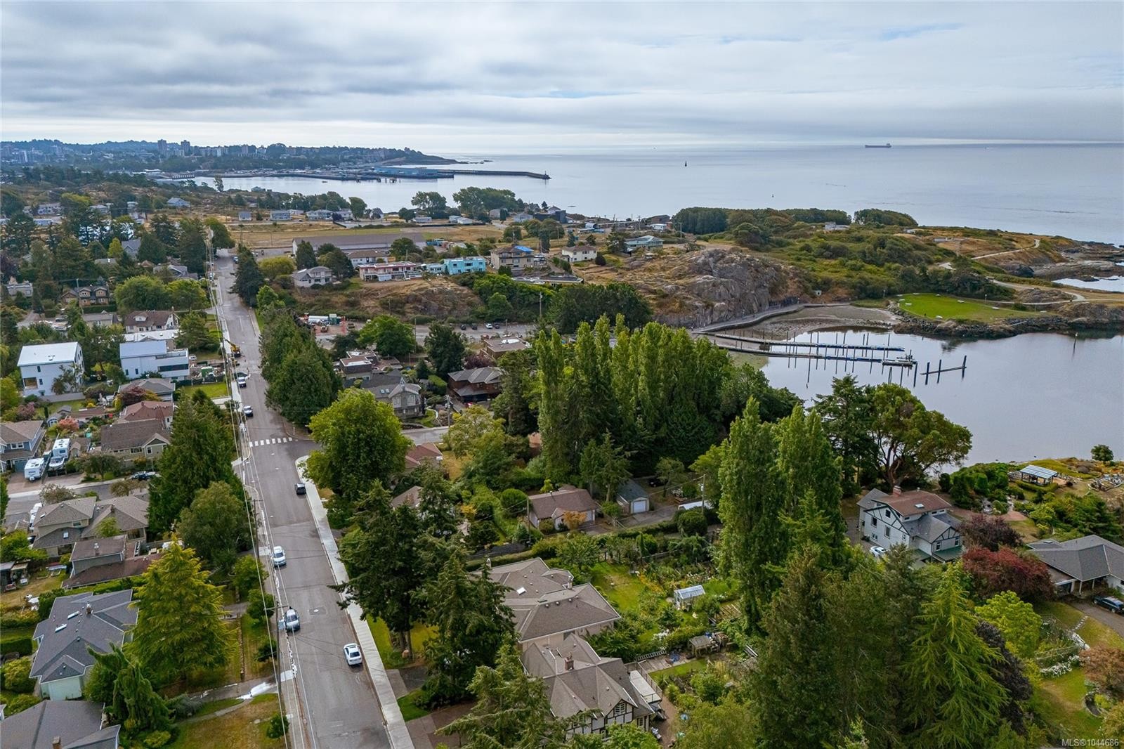 A-1143 Munro St, Esquimalt, BC