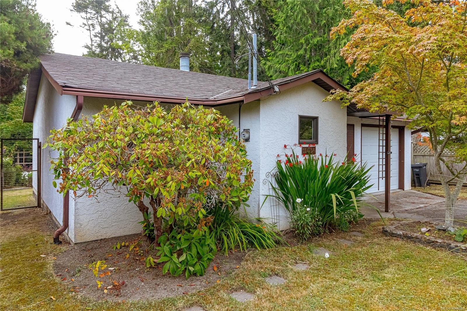 A-1143 Munro St, Esquimalt, BC