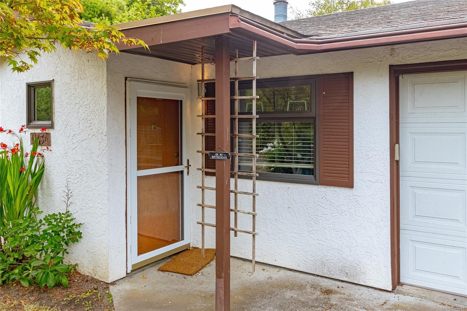 A-1143 Munro St, Esquimalt, BC