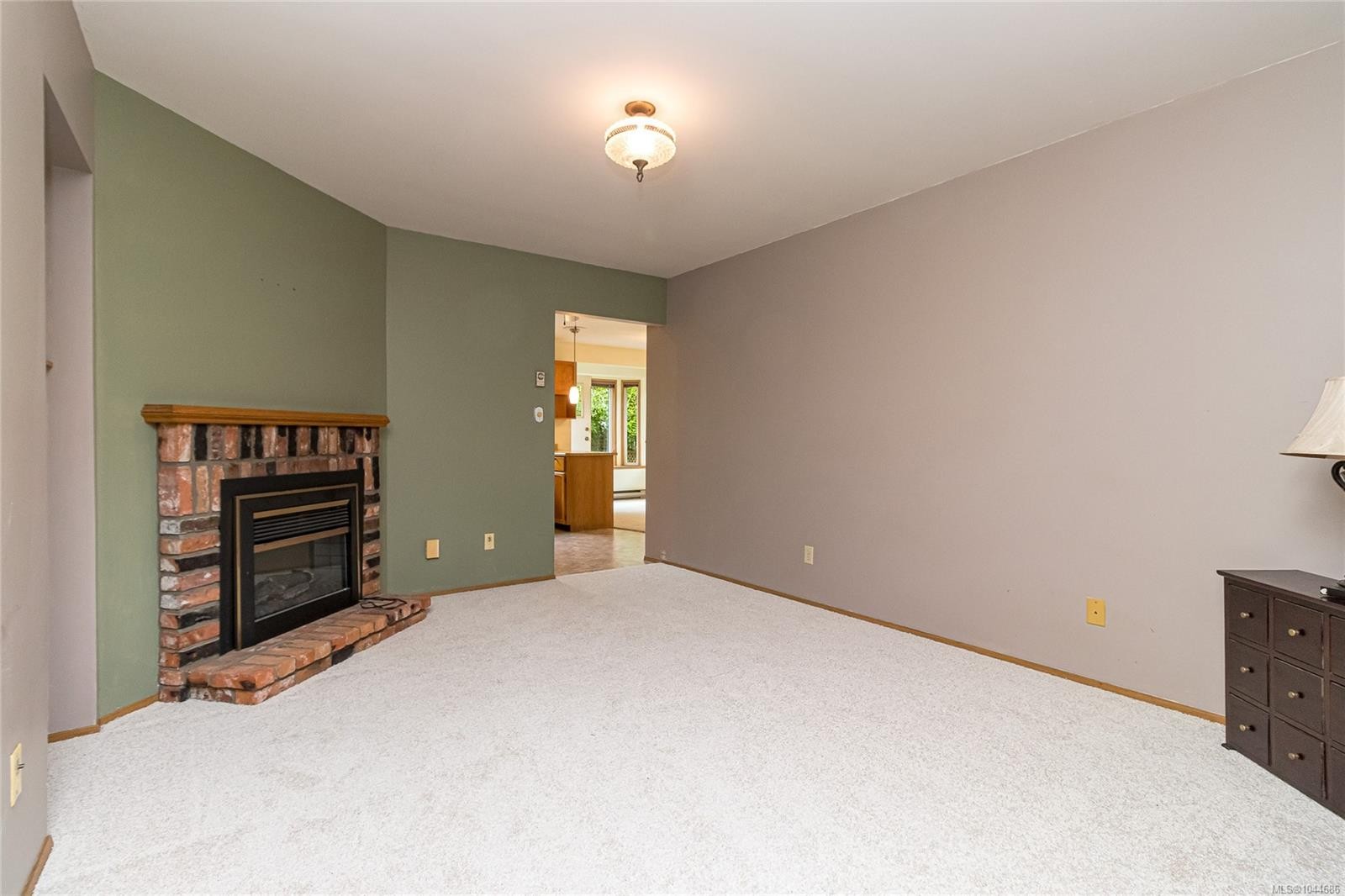 A-1143 Munro St, Esquimalt, BC