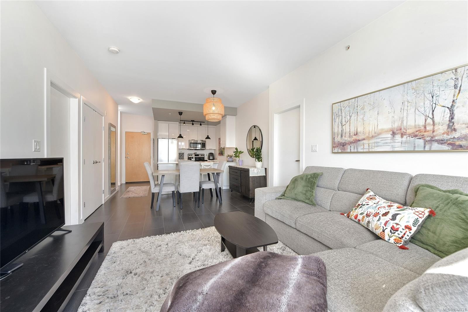 #421-2871 Jacklin Rd, Langford, BC - Indoor Photo Showing Living Room