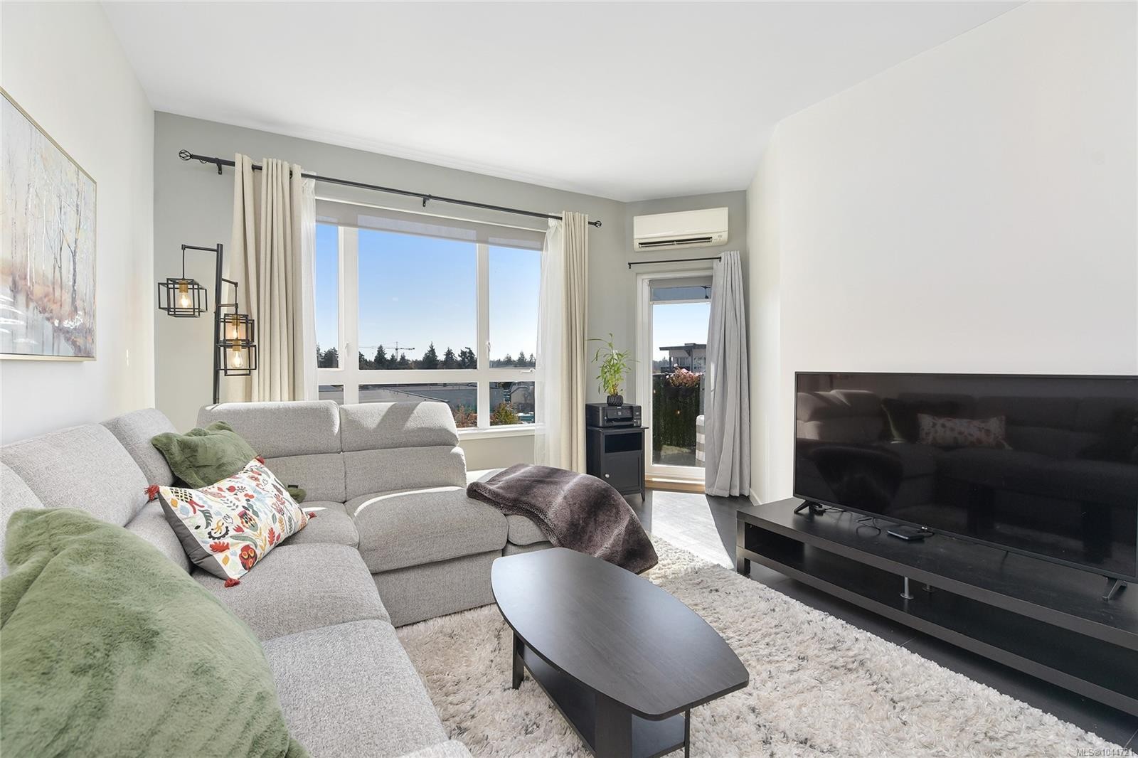 #421-2871 Jacklin Rd, Langford, BC - Indoor Photo Showing Living Room