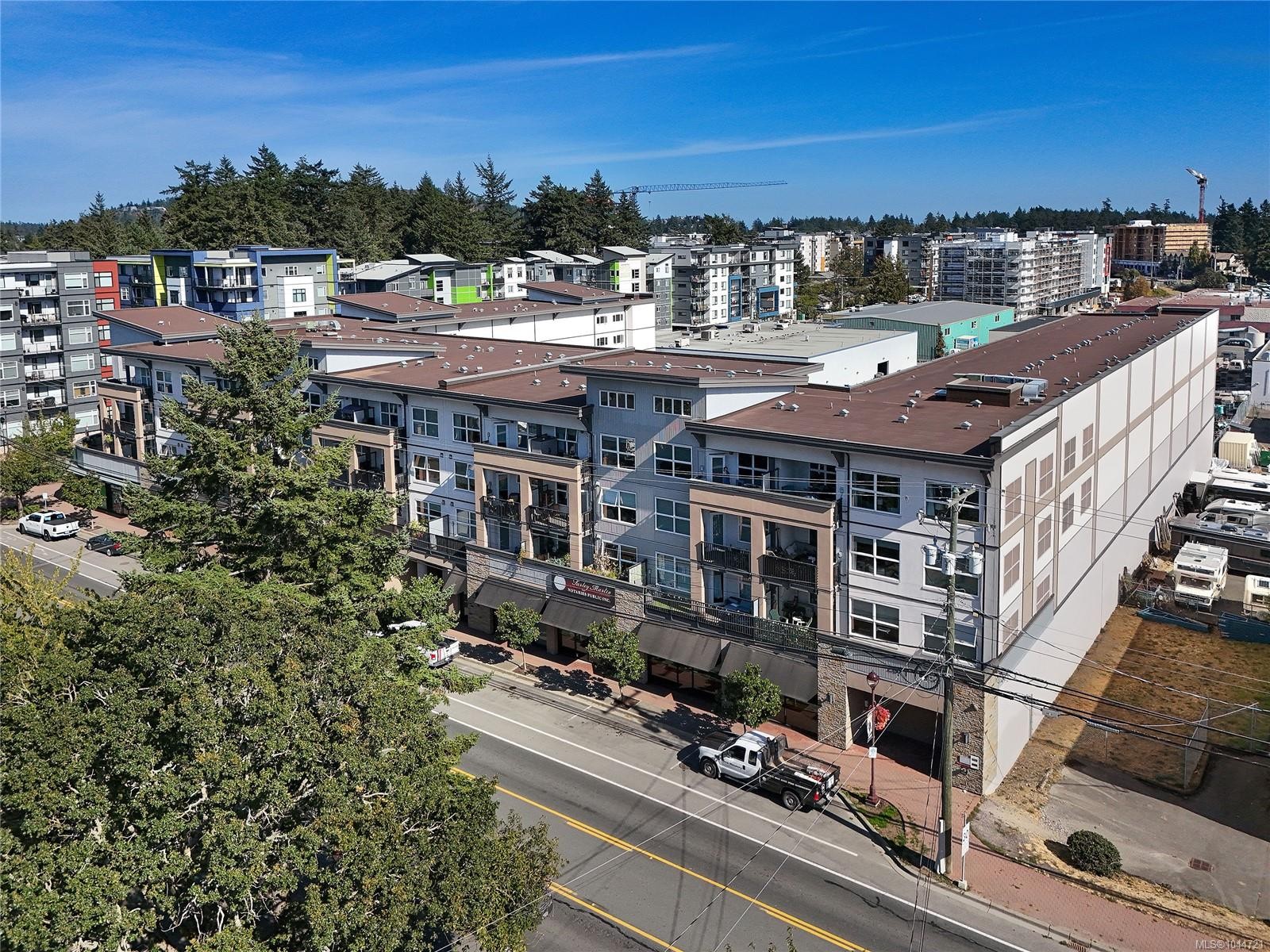 #421-2871 Jacklin Rd, Langford, BC - Outdoor