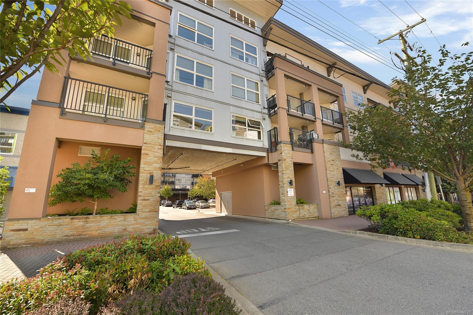 #421-2871 Jacklin Rd, Langford, BC - Outdoor