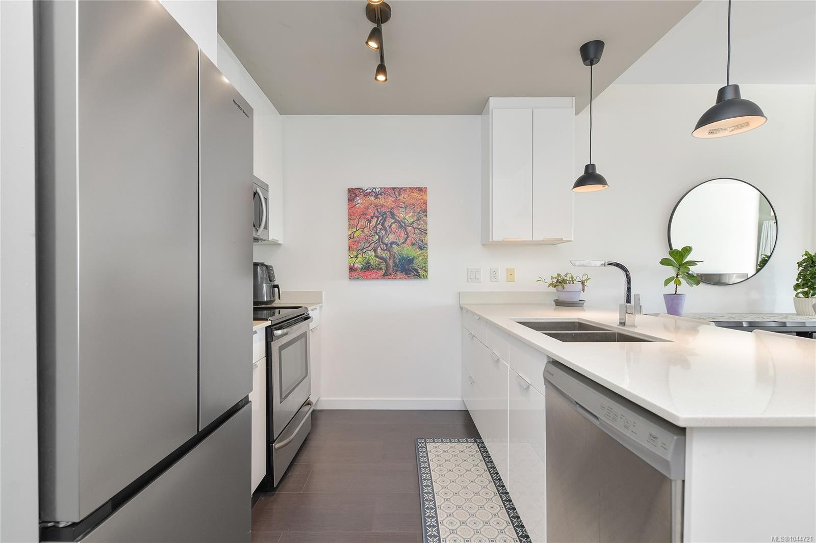 #421-2871 Jacklin Rd, Langford, BC - Indoor Photo Showing Kitchen With Double Sink With Upgraded Kitchen