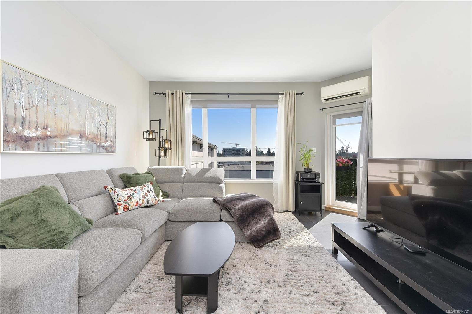 #421-2871 Jacklin Rd, Langford, BC - Indoor Photo Showing Living Room