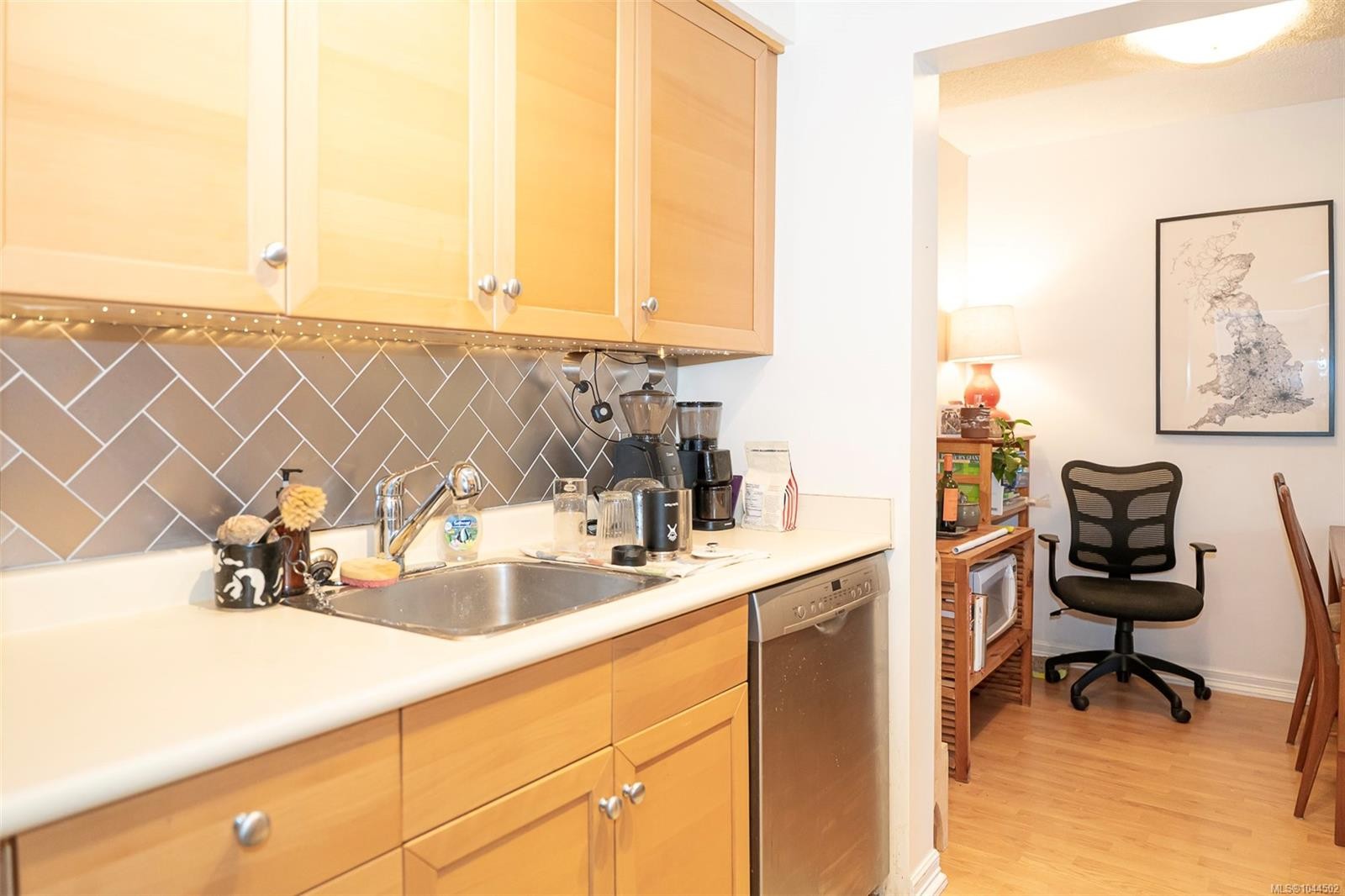 #104-2757 Quadra St, Victoria, BC - Indoor Photo Showing Kitchen