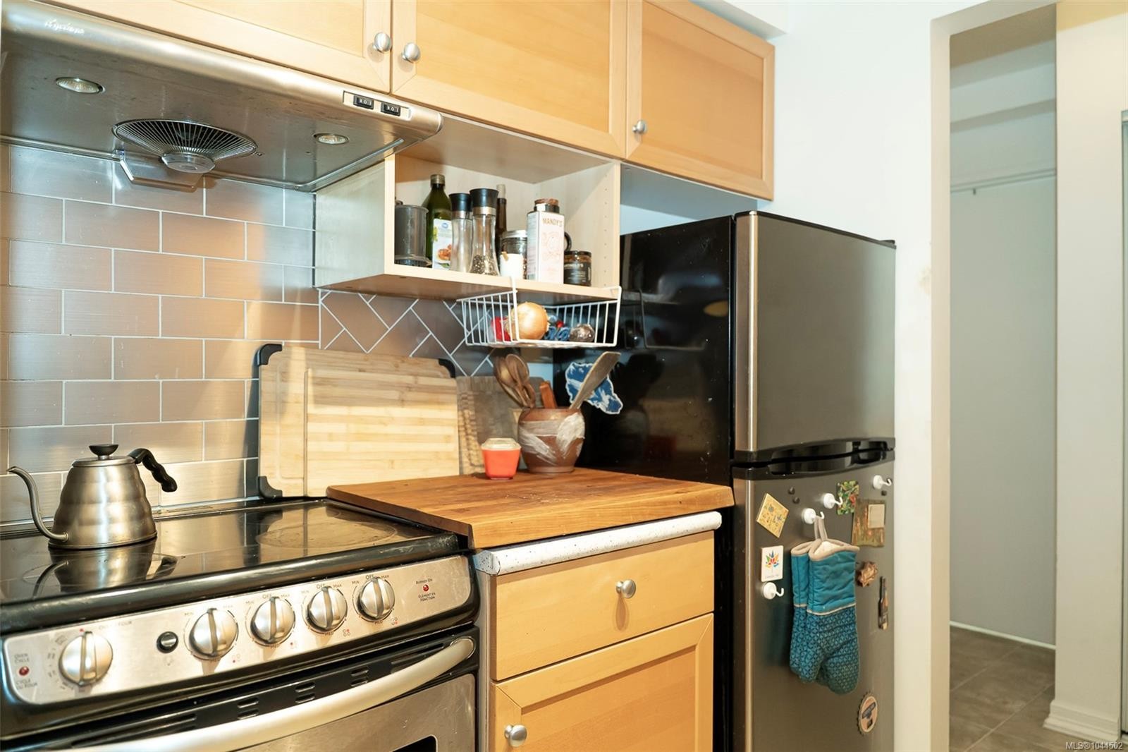 #104-2757 Quadra St, Victoria, BC - Indoor Photo Showing Kitchen