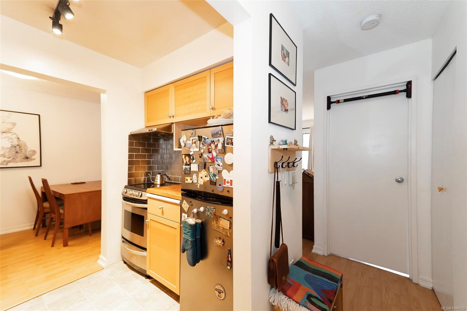 #104-2757 Quadra St, Victoria, BC - Indoor Photo Showing Kitchen