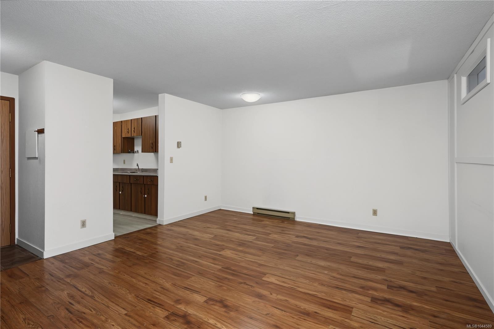 #302-755 Hillside Ave, Victoria, BC - Indoor Photo Showing Other Room
