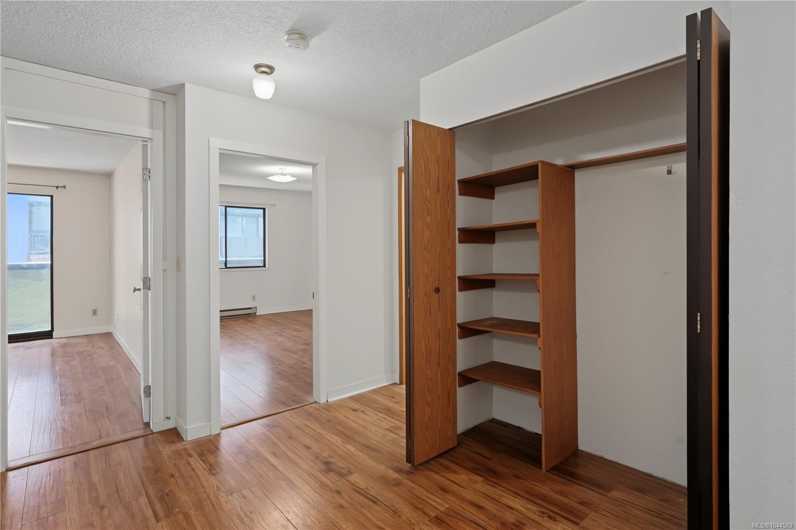 #302-755 Hillside Ave, Victoria, BC - Indoor Photo Showing Other Room