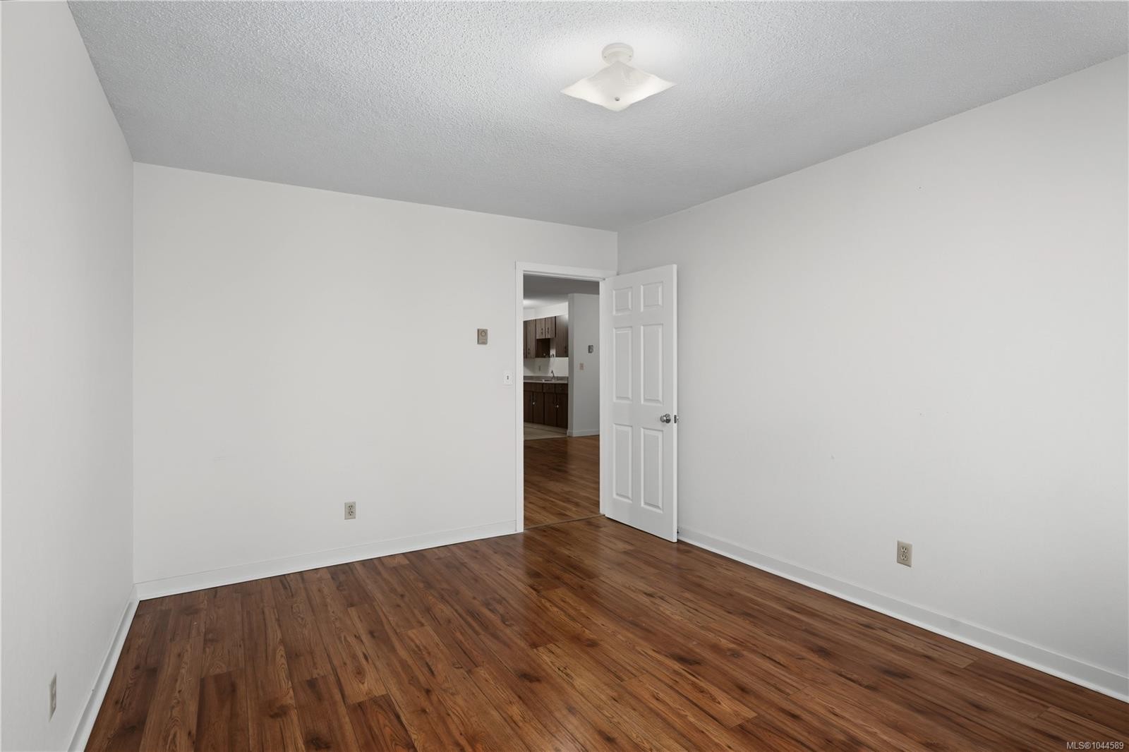 #302-755 Hillside Ave, Victoria, BC - Indoor Photo Showing Other Room