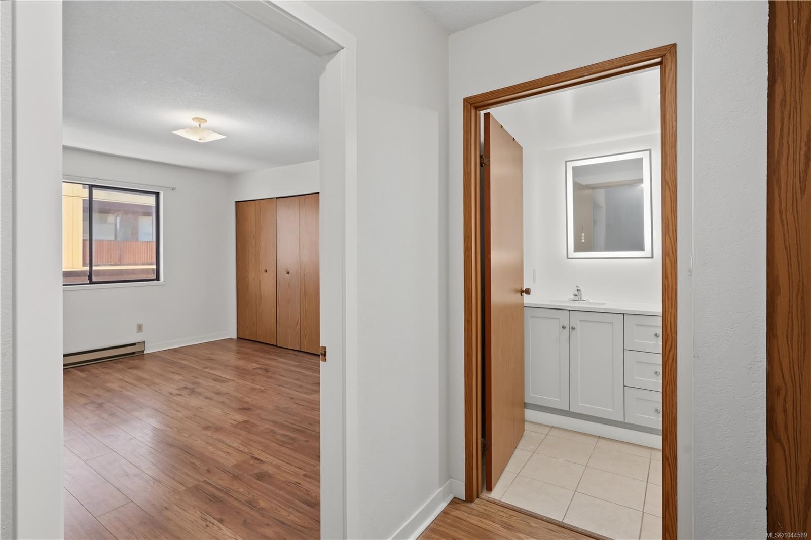 #302-755 Hillside Ave, Victoria, BC - Indoor Photo Showing Other Room