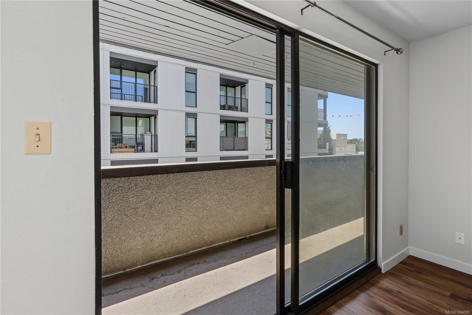 #302-755 Hillside Ave, Victoria, BC - Photo Showing Other Room