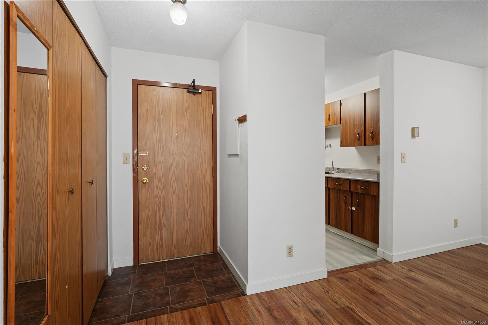 #302-755 Hillside Ave, Victoria, BC - Indoor Photo Showing Other Room