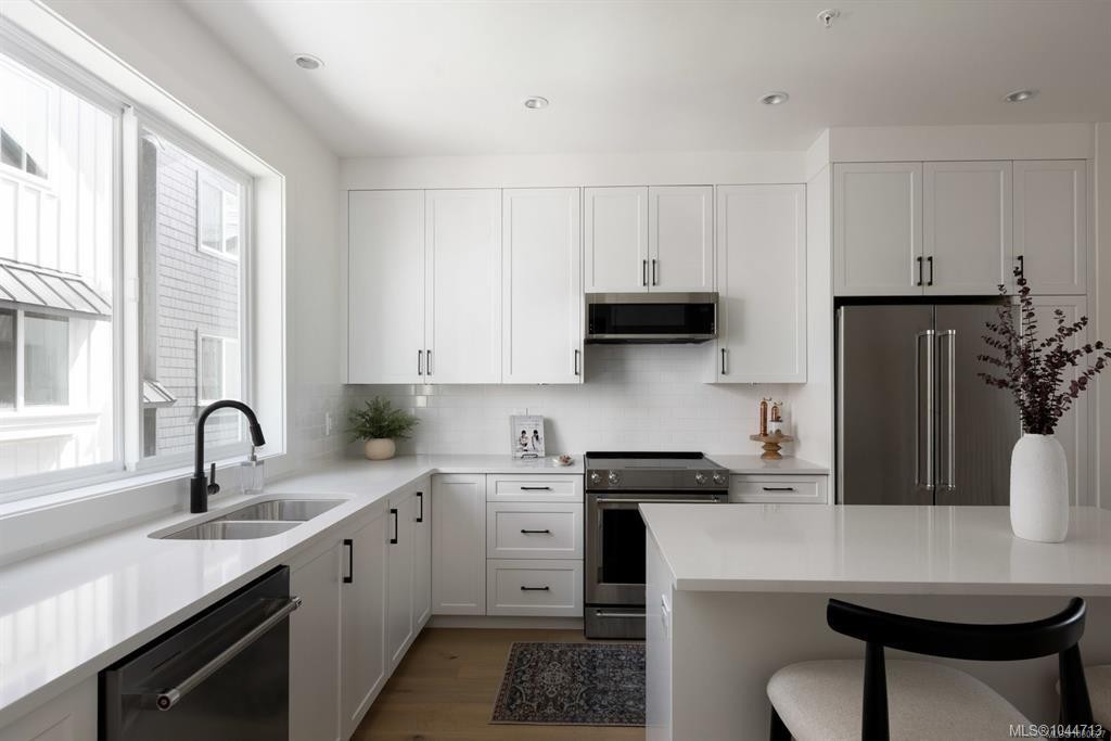 #7-10145 Fifth St, Sidney, BC