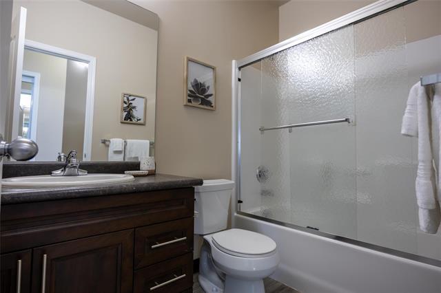 602 Kirkbridge Dr, Winnipeg, MB - Indoor Photo Showing Bathroom