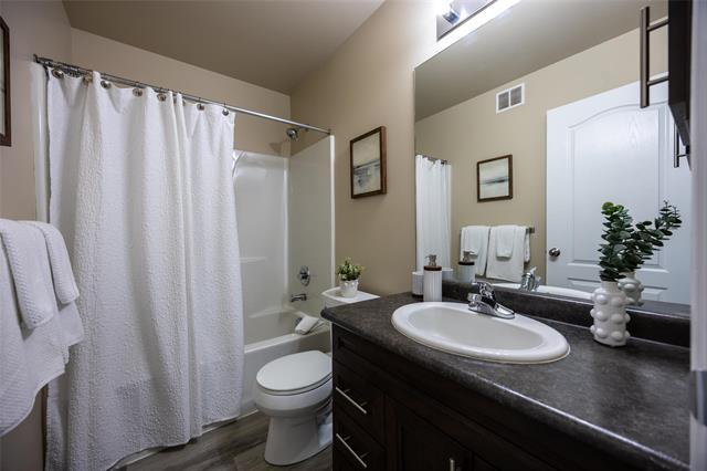 602 Kirkbridge Dr, Winnipeg, MB - Indoor Photo Showing Bathroom