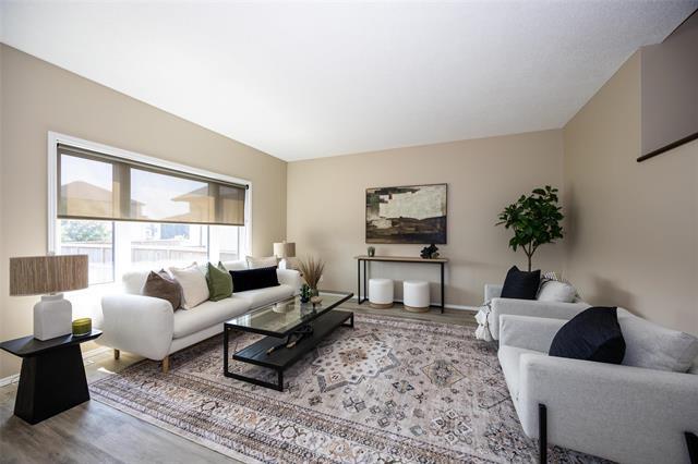 602 Kirkbridge Dr, Winnipeg, MB - Indoor Photo Showing Living Room
