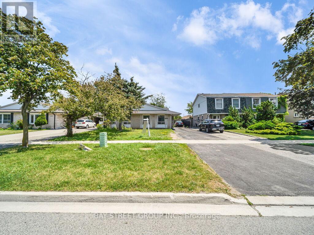 3068 Morning Star Drive, Mississauga, ON - Outdoor With Facade