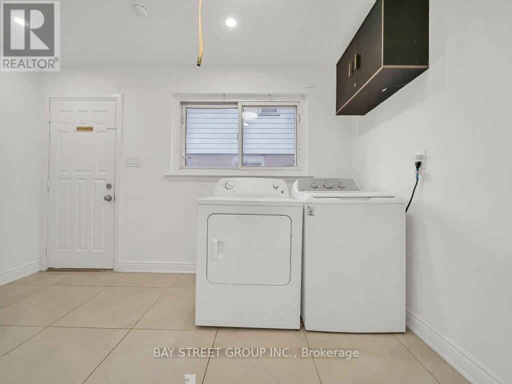3068 Morning Star Drive, Mississauga, ON - Indoor Photo Showing Laundry Room