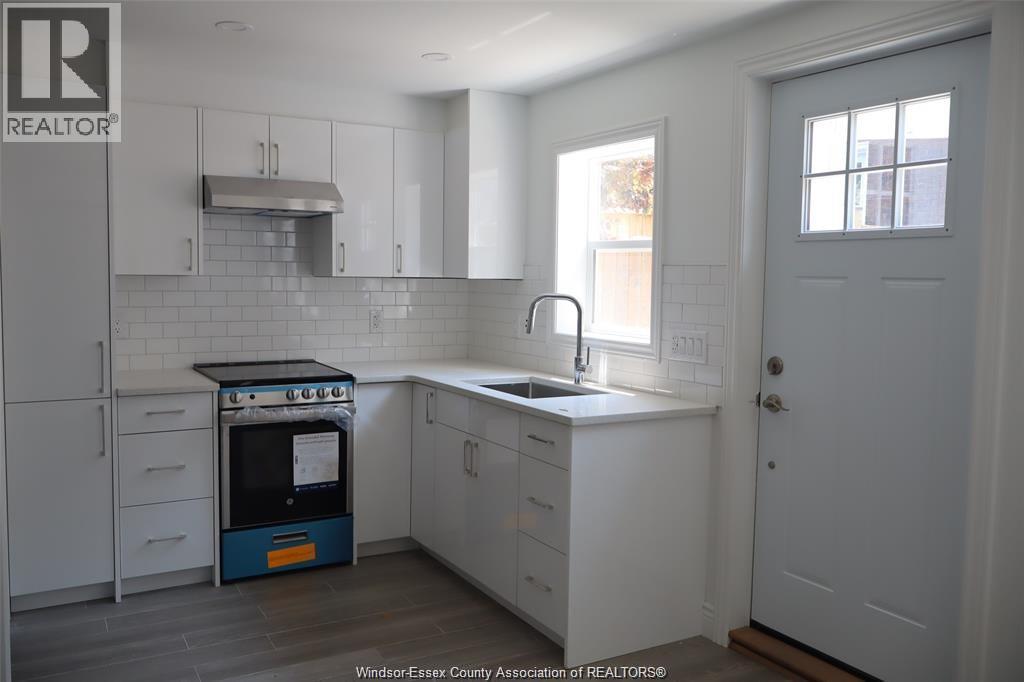 1228 Dougall - Adu, Windsor, ON - Indoor Photo Showing Kitchen