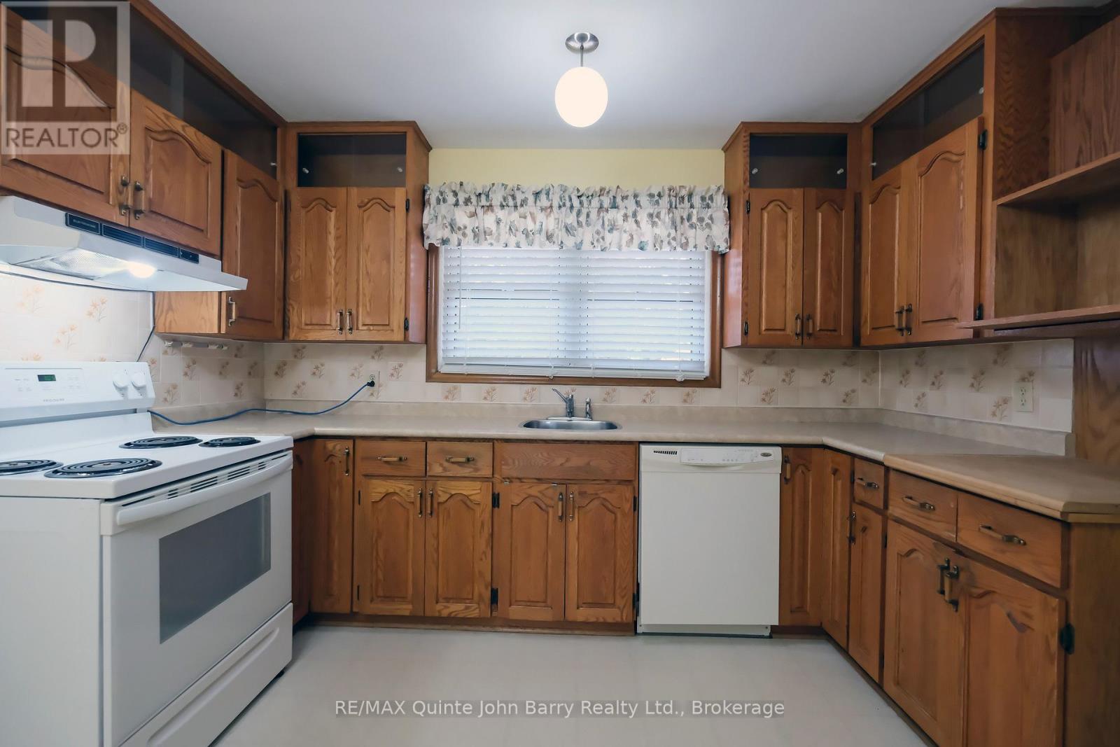 Kitchen - 14 Gould Street, Quinte West (Trenton Ward), ON - Indoor Photo Showing Kitchen