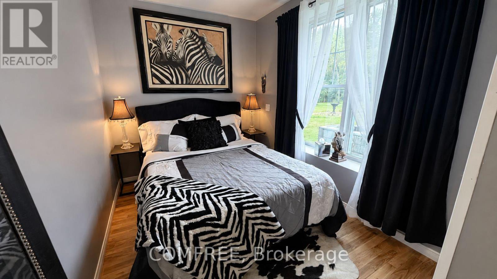8950 Brown Road, Niagara Falls (Brown), ON - Indoor Photo Showing Bedroom