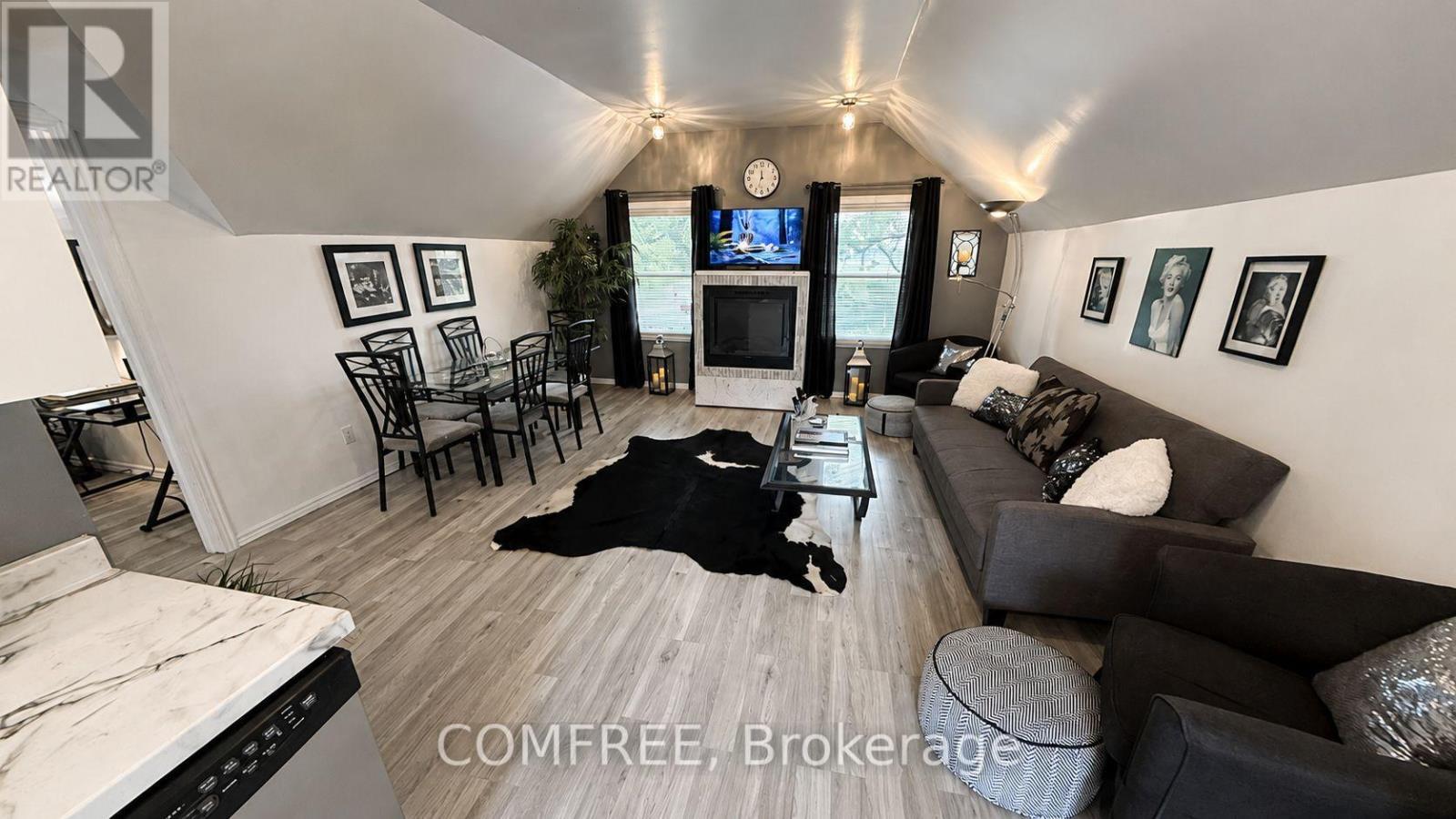 8950 Brown Road, Niagara Falls (Brown), ON - Indoor
