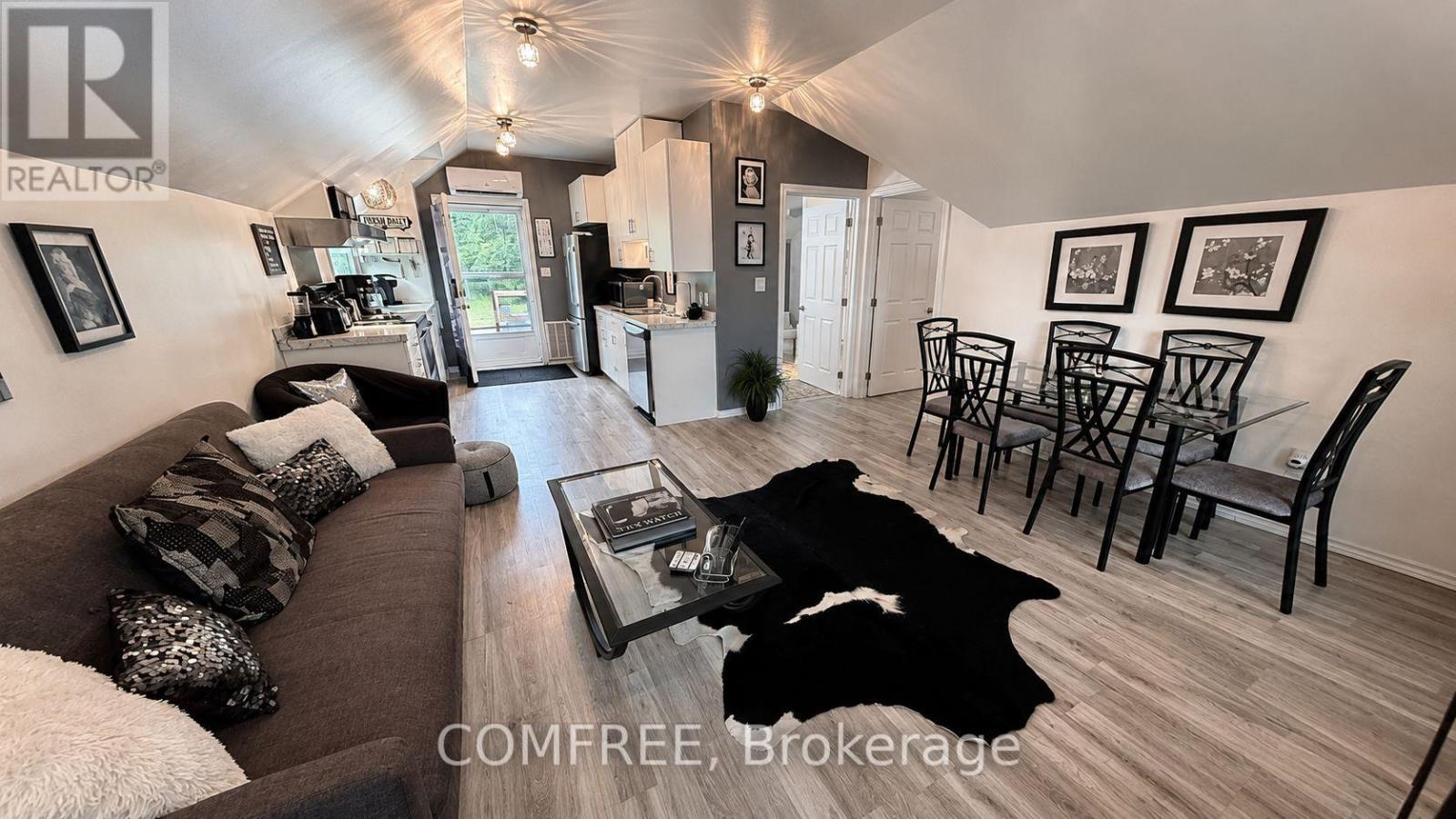 8950 Brown Road, Niagara Falls (Brown), ON - Indoor